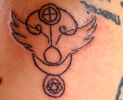 Réalisation de tatouage hand-poke 6